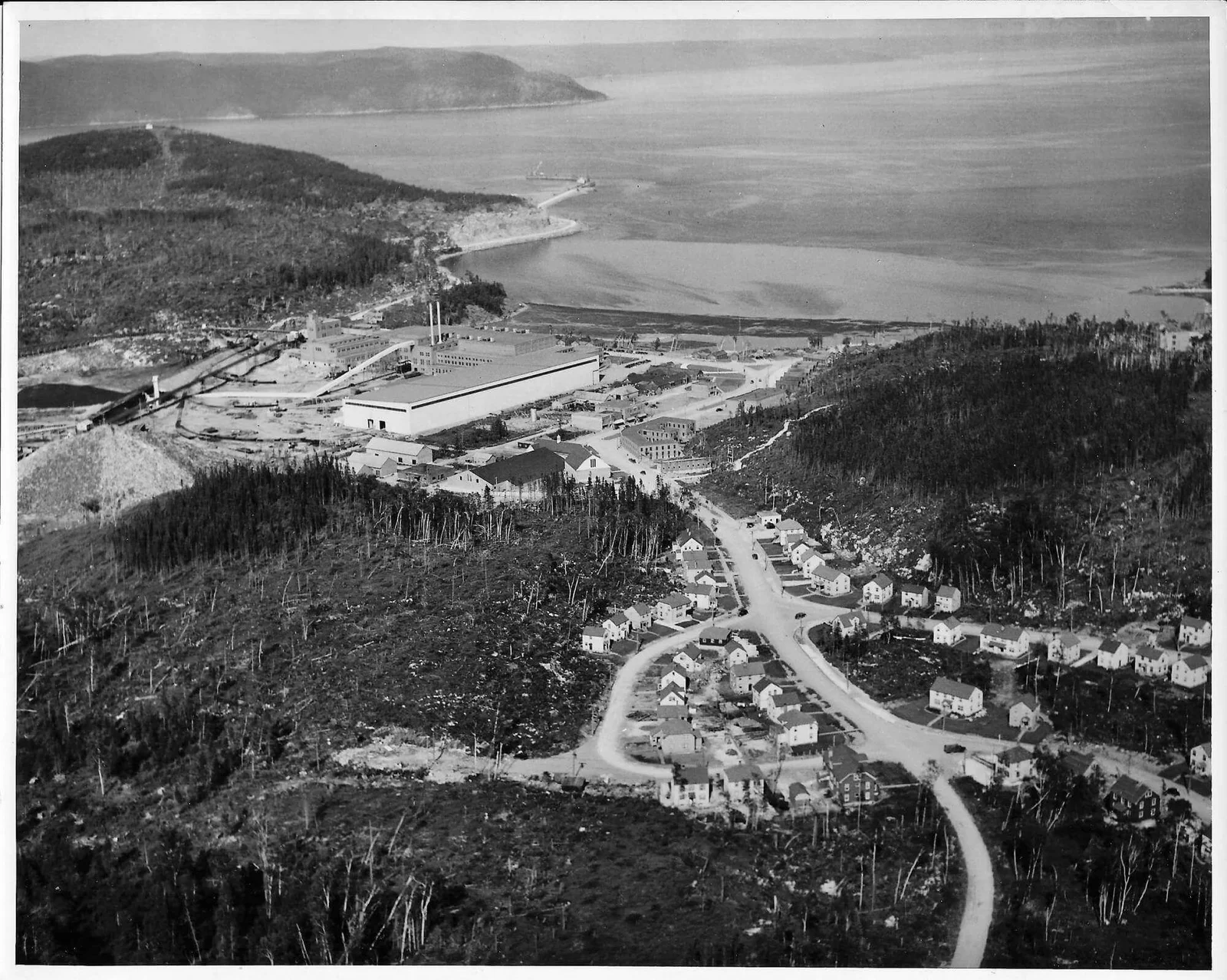 Vue aérienne de Baie-Comeau en 1939, photographie 3