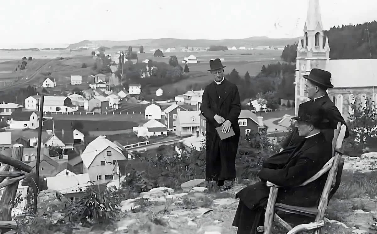 Les Pères Bourque, Jauffret et Tressel à Pointe-au-Père